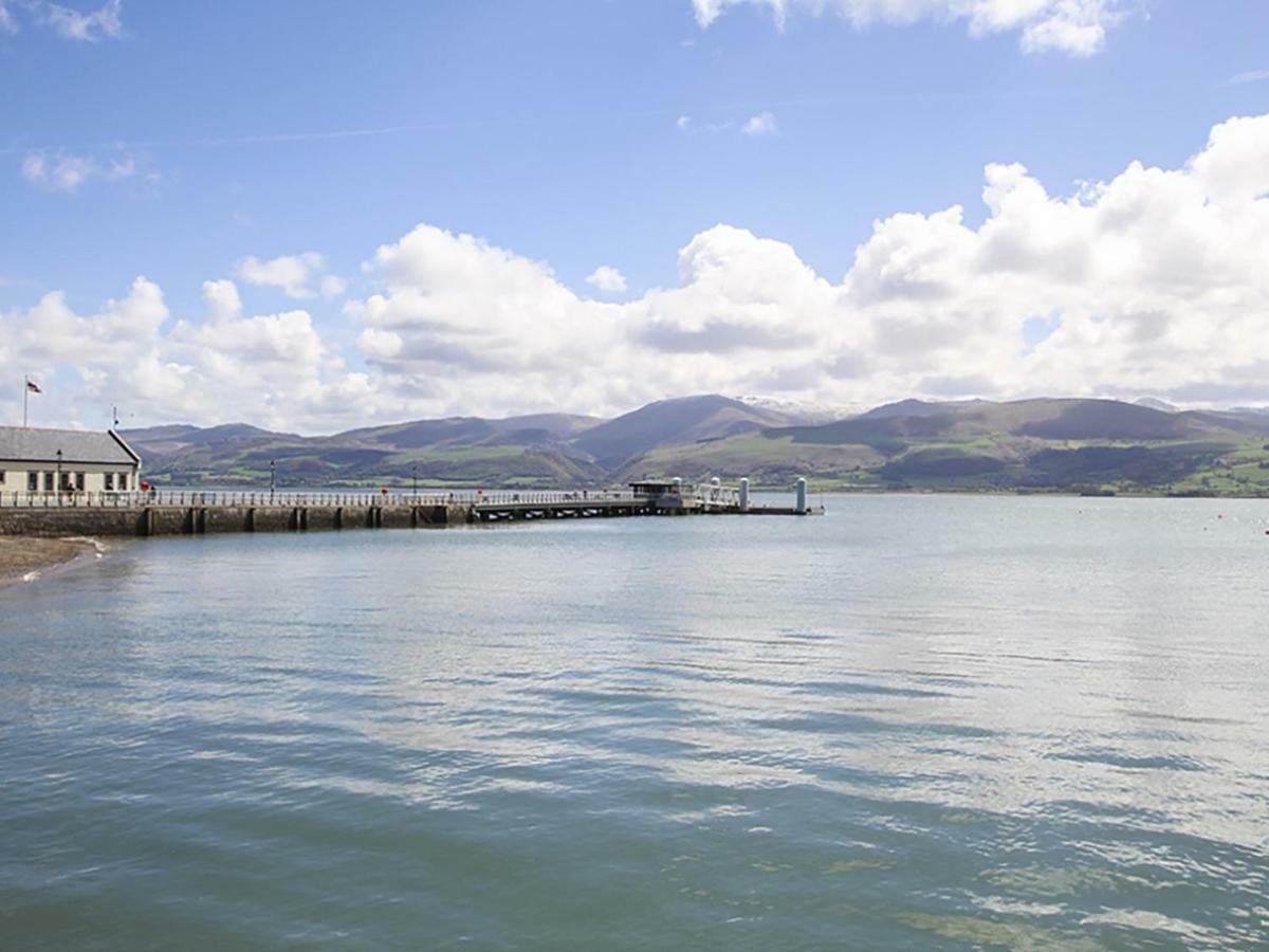 Tri Raglan Bach Villa Beaumaris Exterior photo